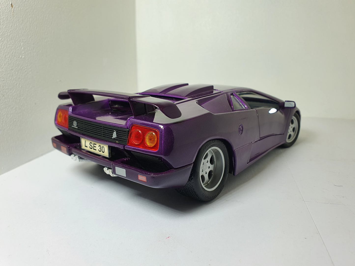 1:18 Lamborghini Diablo SE-30 Jota ~ Maisto ~ Purple