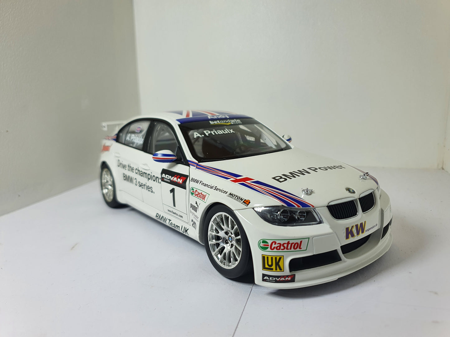 1:18 BMW 320si ~ Kyosho ~ WTCC 2006 Andy Priaulx