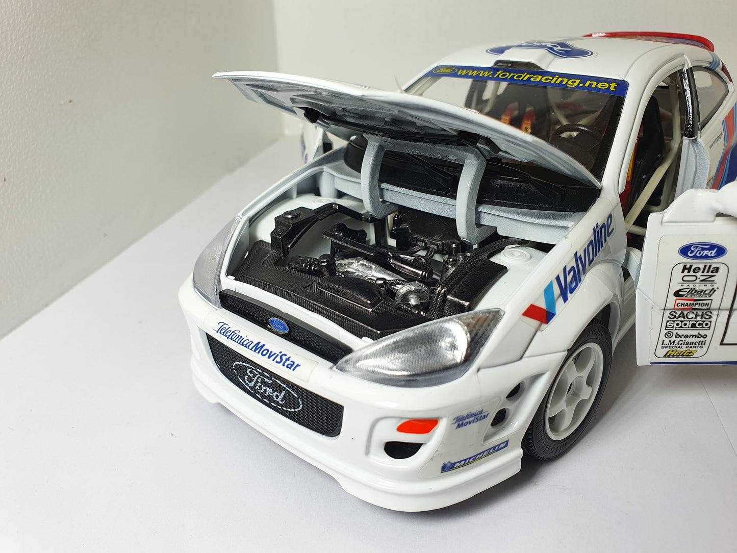 1:18 Ford Focus RS WRC MK1 #5 ~ Bburago ~ Martini Livery