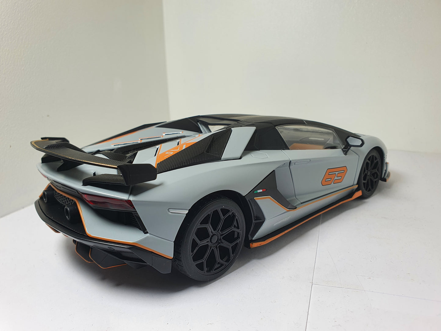 1:18 Lamborghini Aventador SVJ 63 ~ Gray