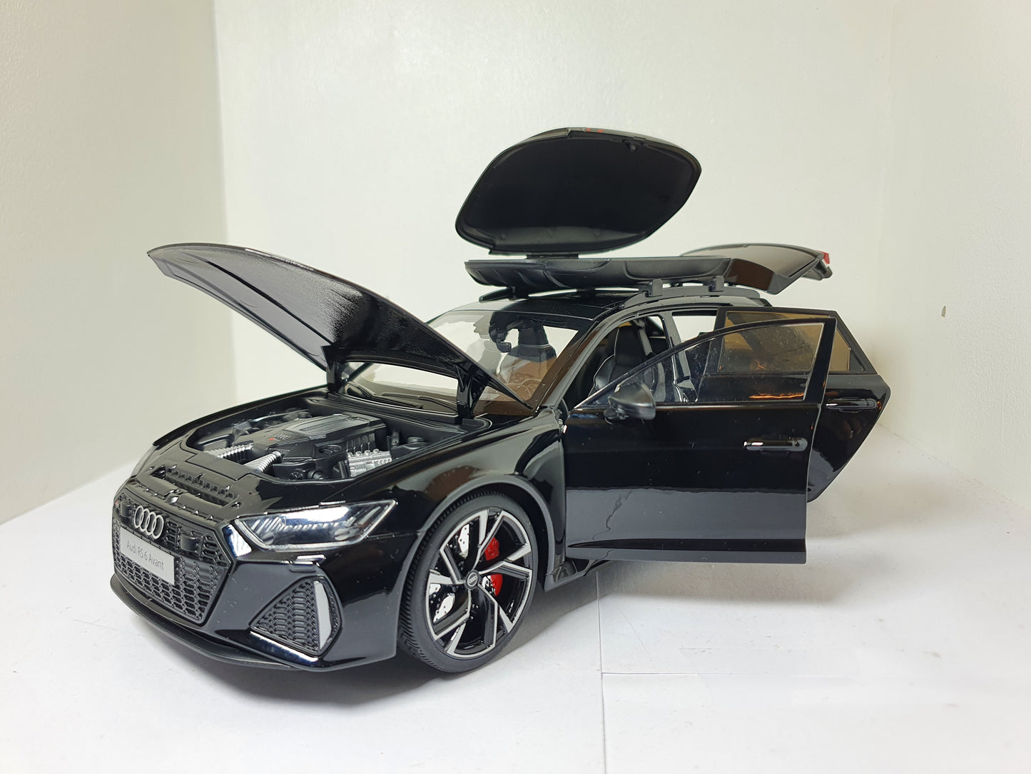 1:18 Audi RS6 Avant C8 ~ Black