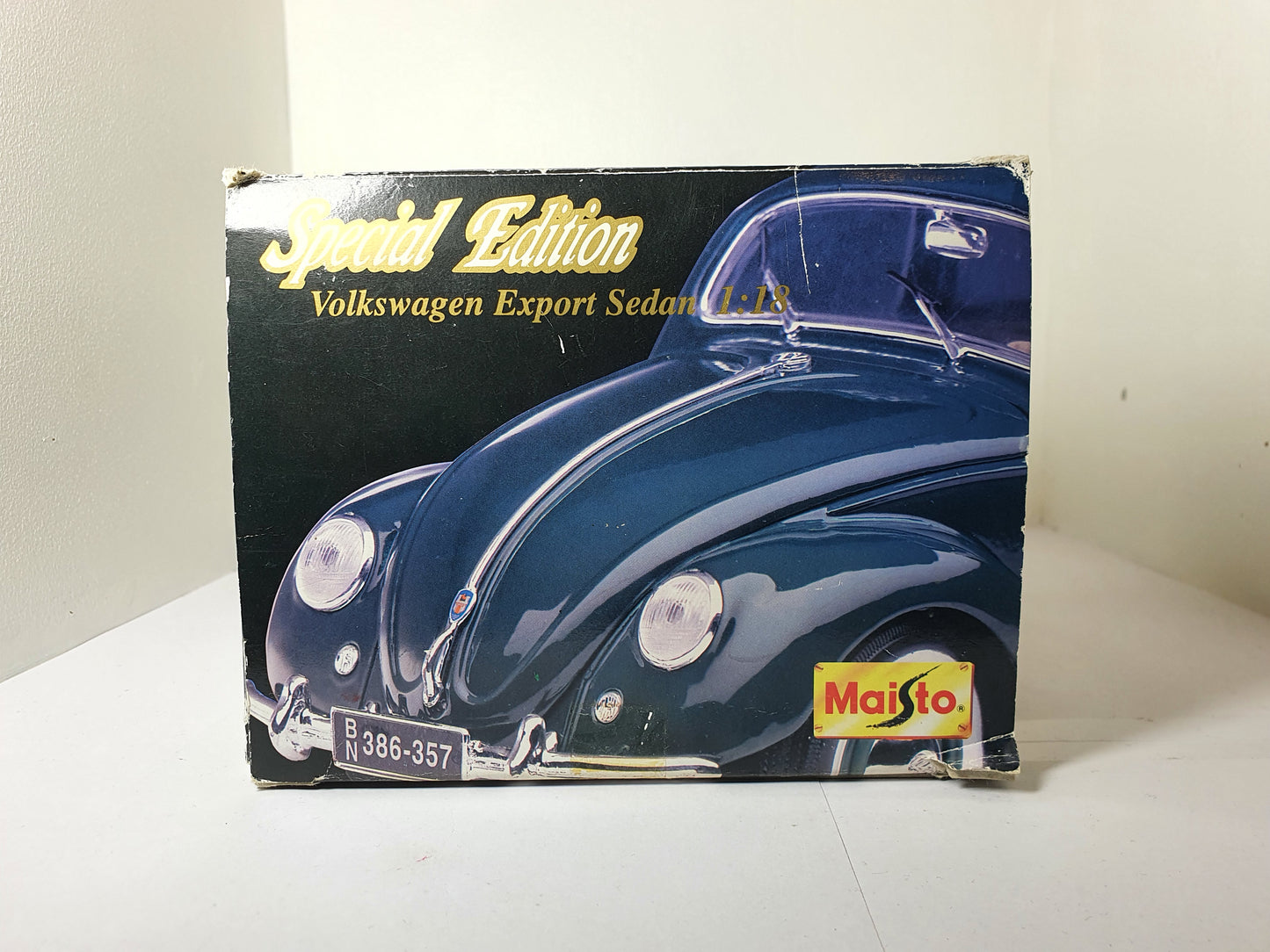 1:18 Volkswagen Beetle Export Saloon ~ Maisto ~ Grey