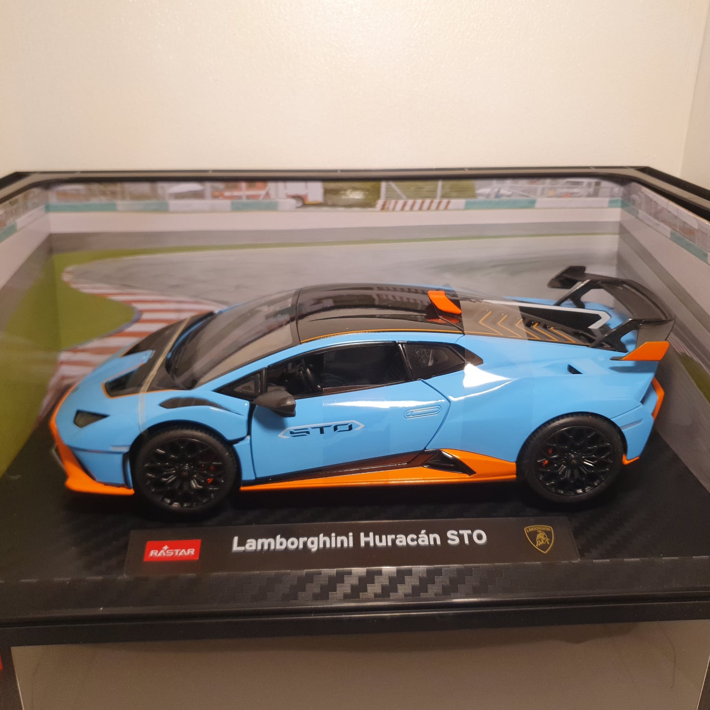 1:18 Lamborghini Huracan STO ~ Rastar ~ Blue