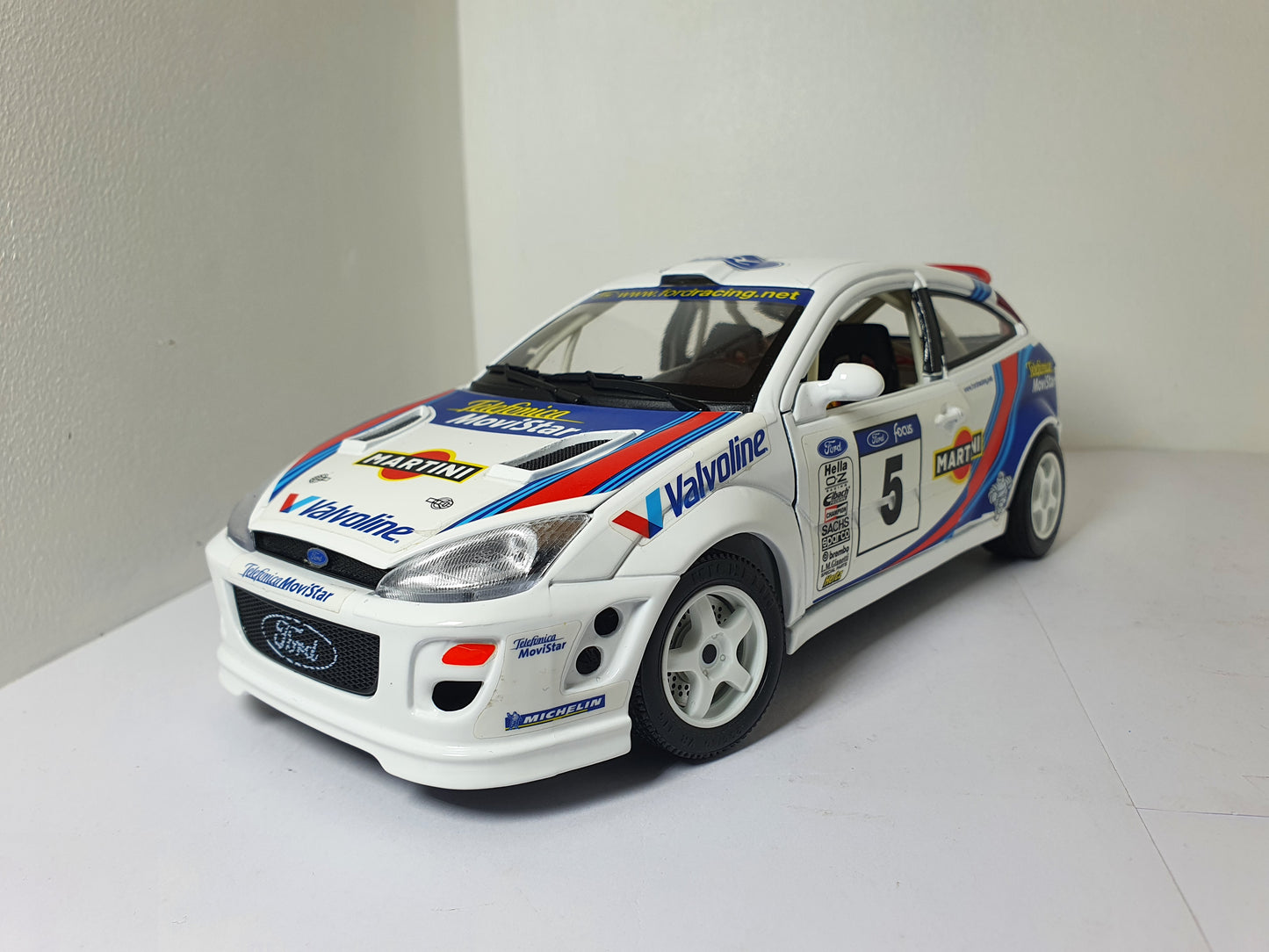 1:18 Ford Focus RS WRC MK1 #5 ~ Bburago ~ Martini Livery