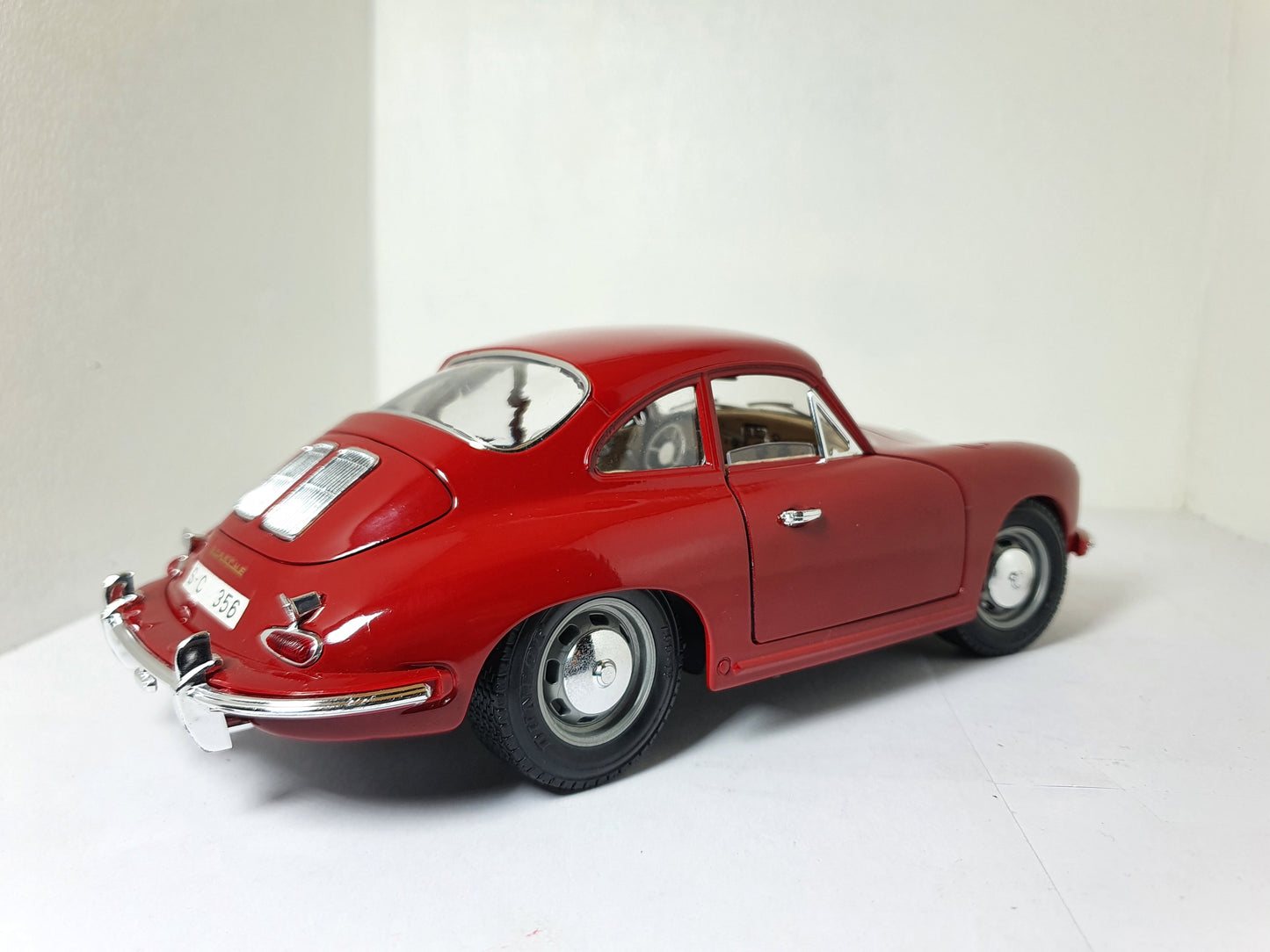 1:18 Porsche 356B Coupe ~ Bburago ~ Dark Red