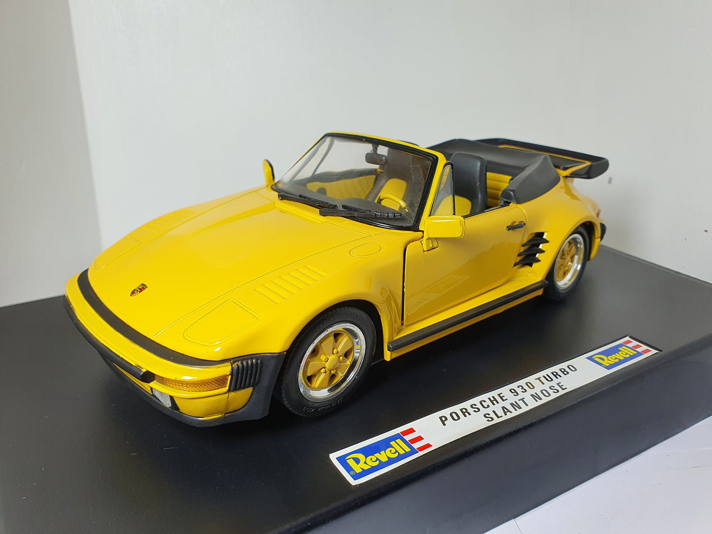 1:18 Porsche 930 Turbo Slantnose ~ Revell ~ Yellow