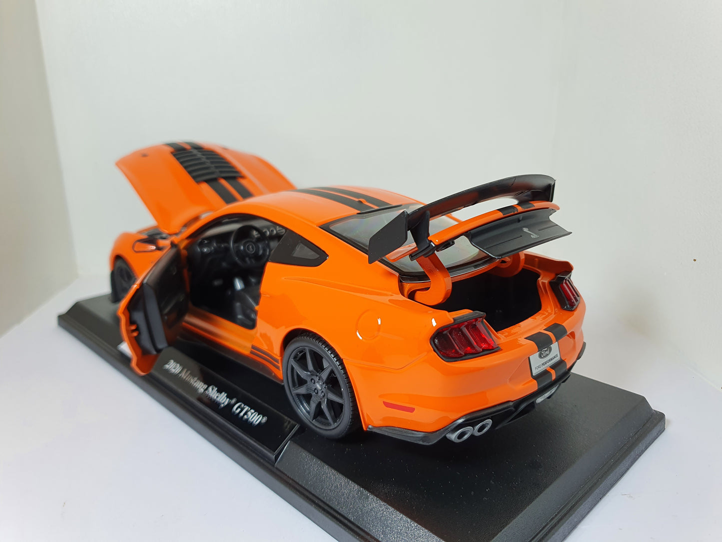 1:18 Ford Mustang Shelby GT500 ~ Maisto ~ Orange