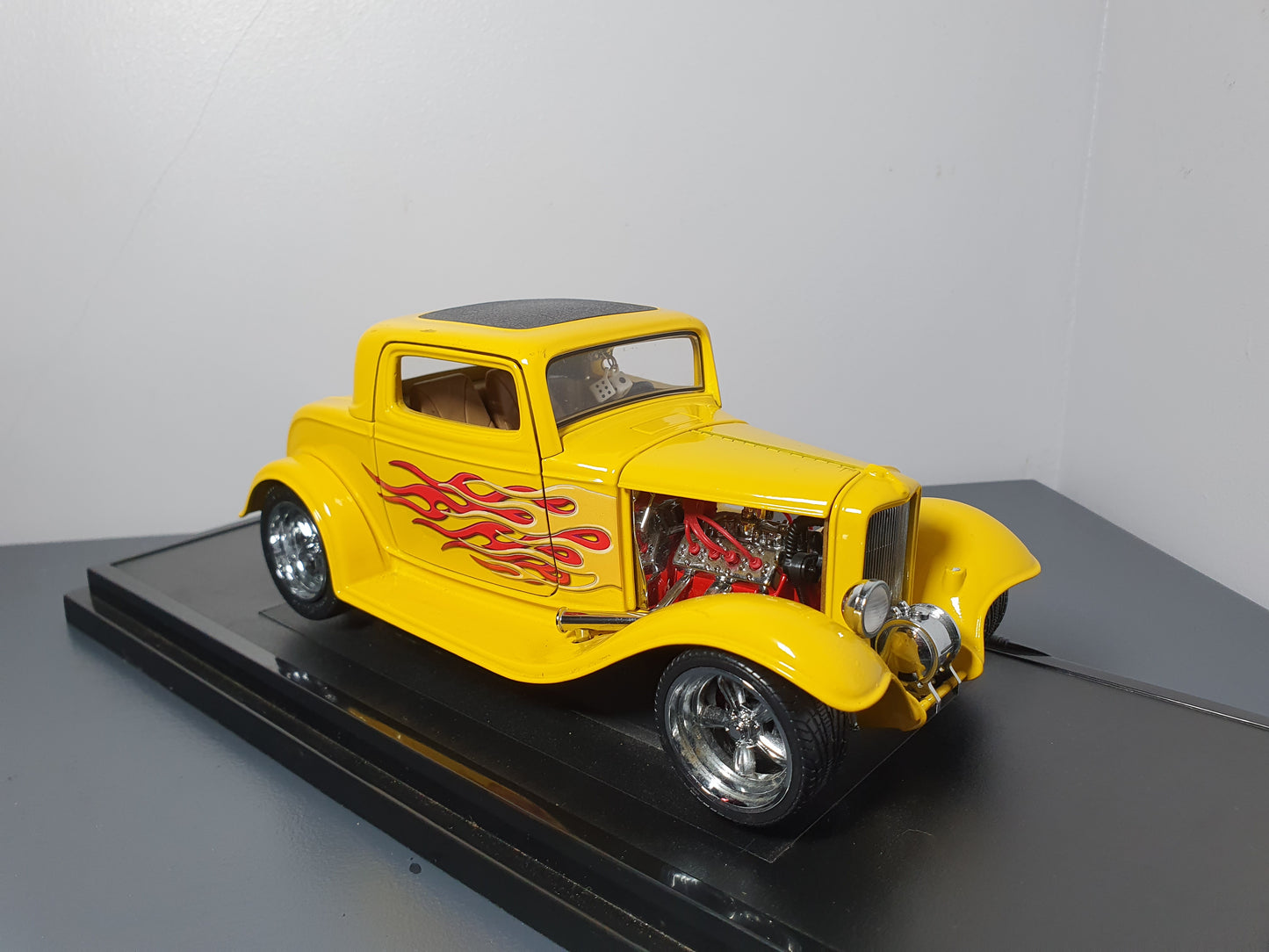 1:18 1934 Ford 3 Window Coupe ~ Road Signature ~ Yellow