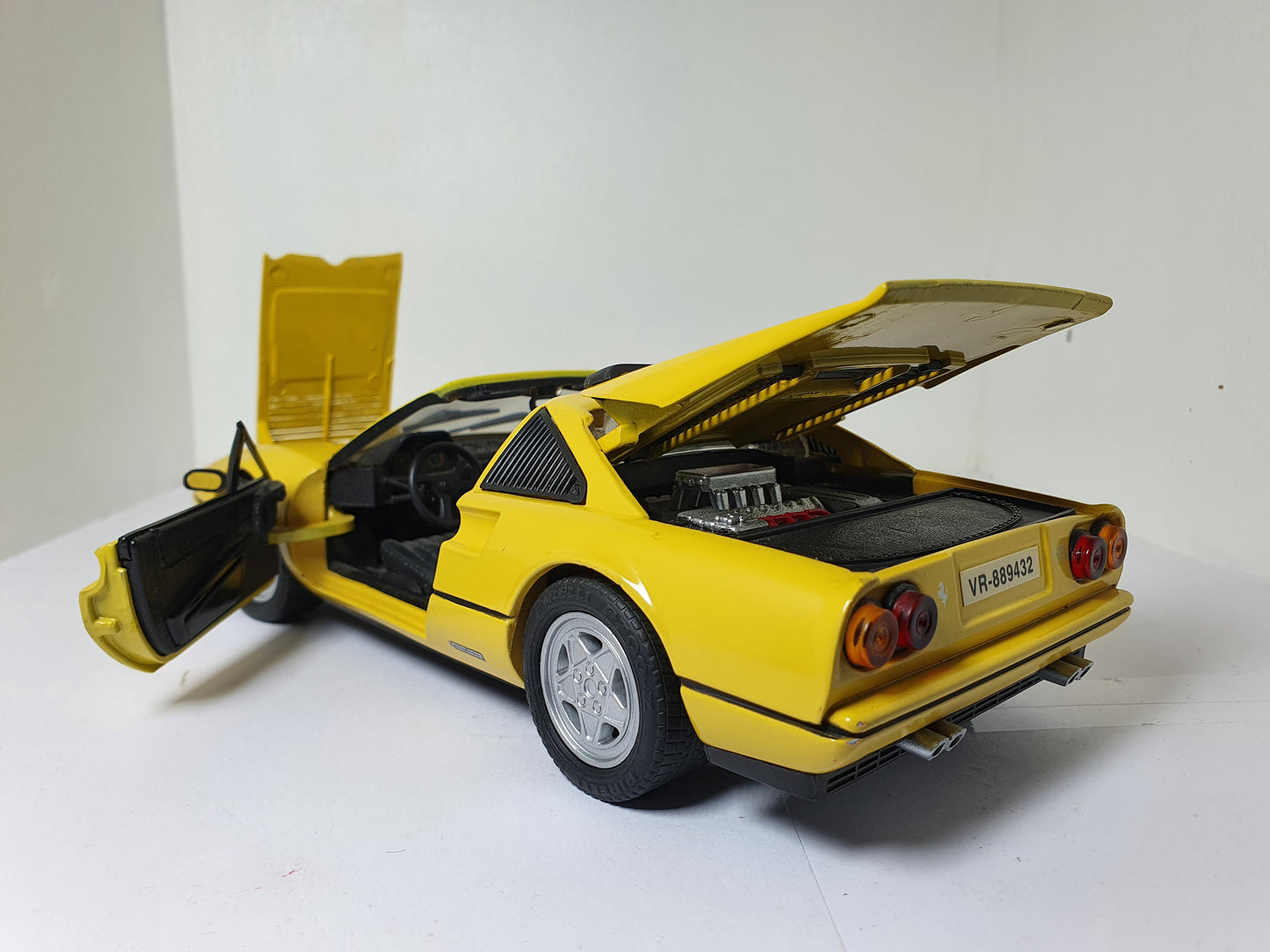 1:18 Ferrari 328 GTS ~ Anson ~ Yellow