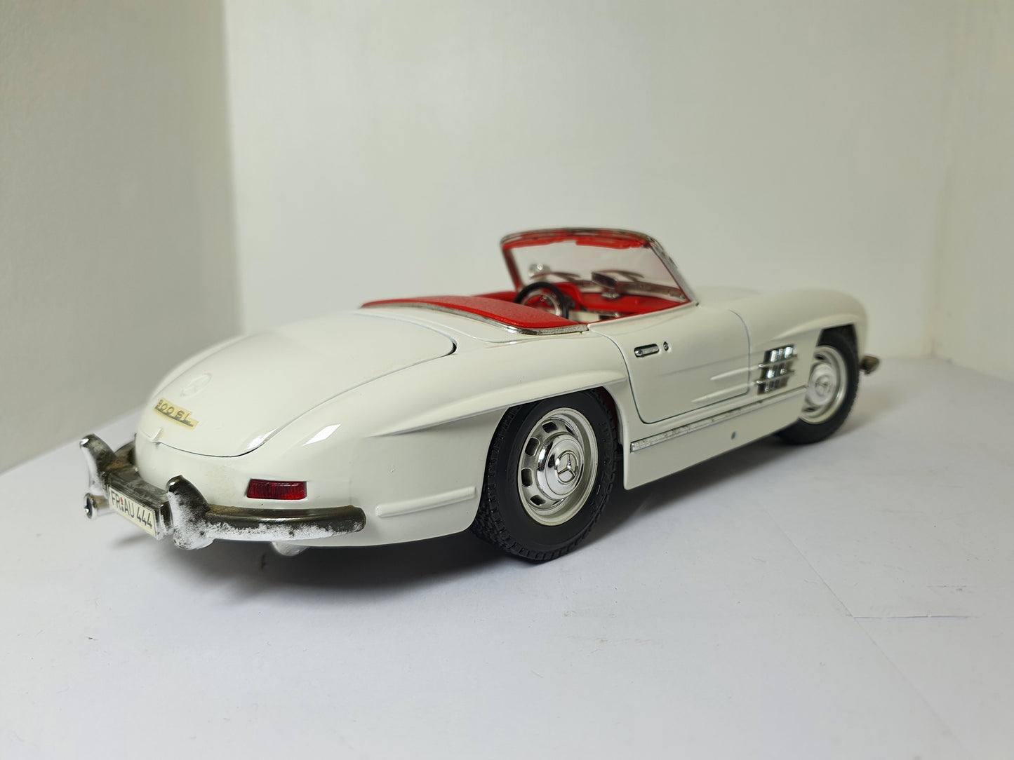 1:18 Mercedes-Benz 300SL Roadster ~ Bburago ~ White