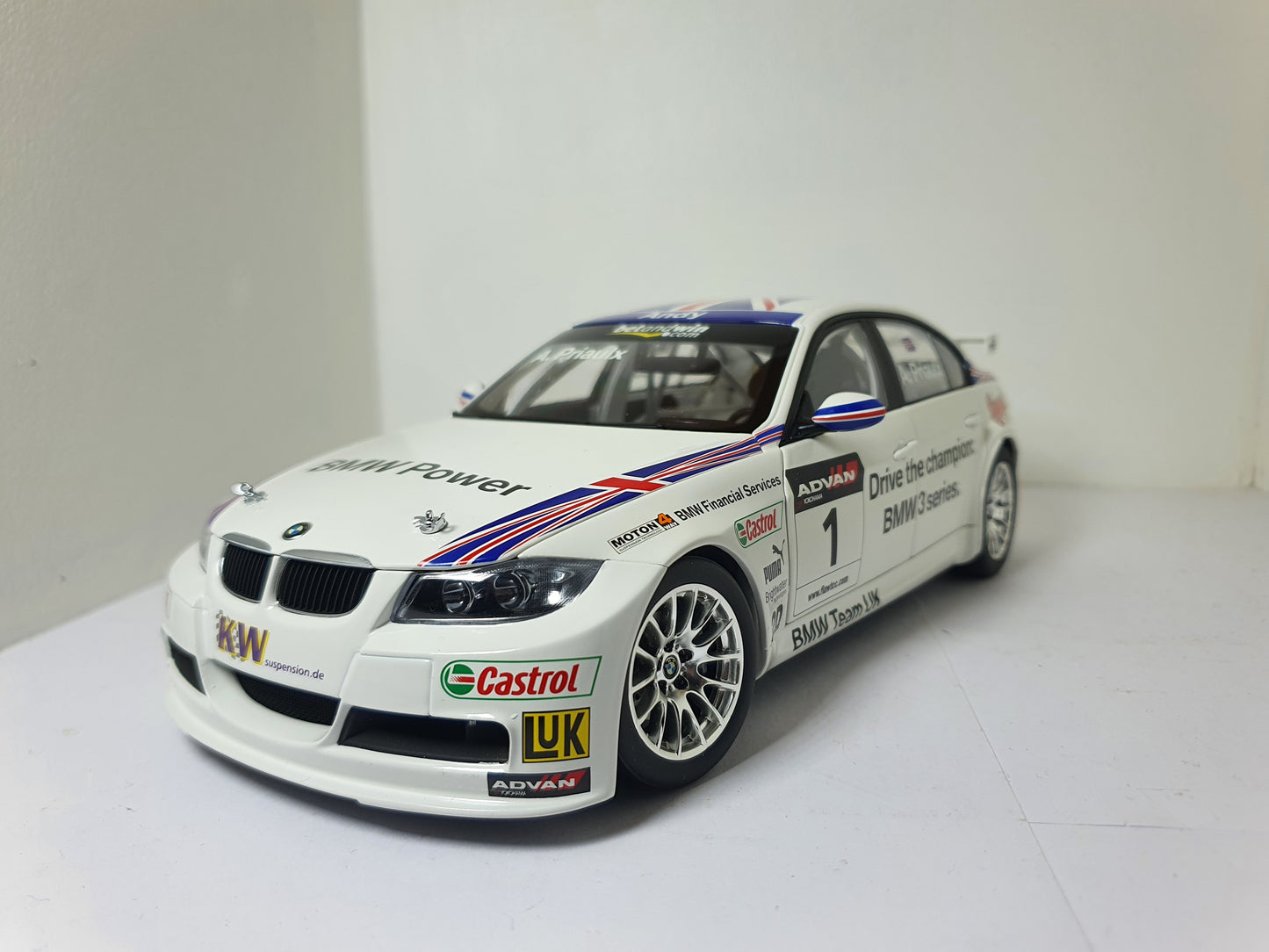 1:18 BMW 320si ~ Kyosho ~ WTCC 2006 Andy Priaulx