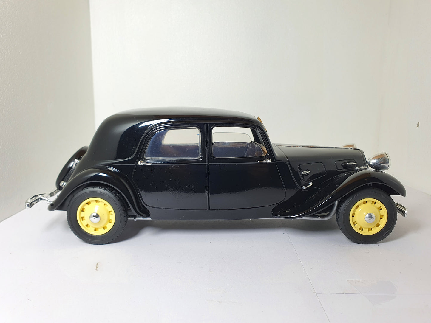 1:18 Citroen Traction 11B ~ Solido ~ Black