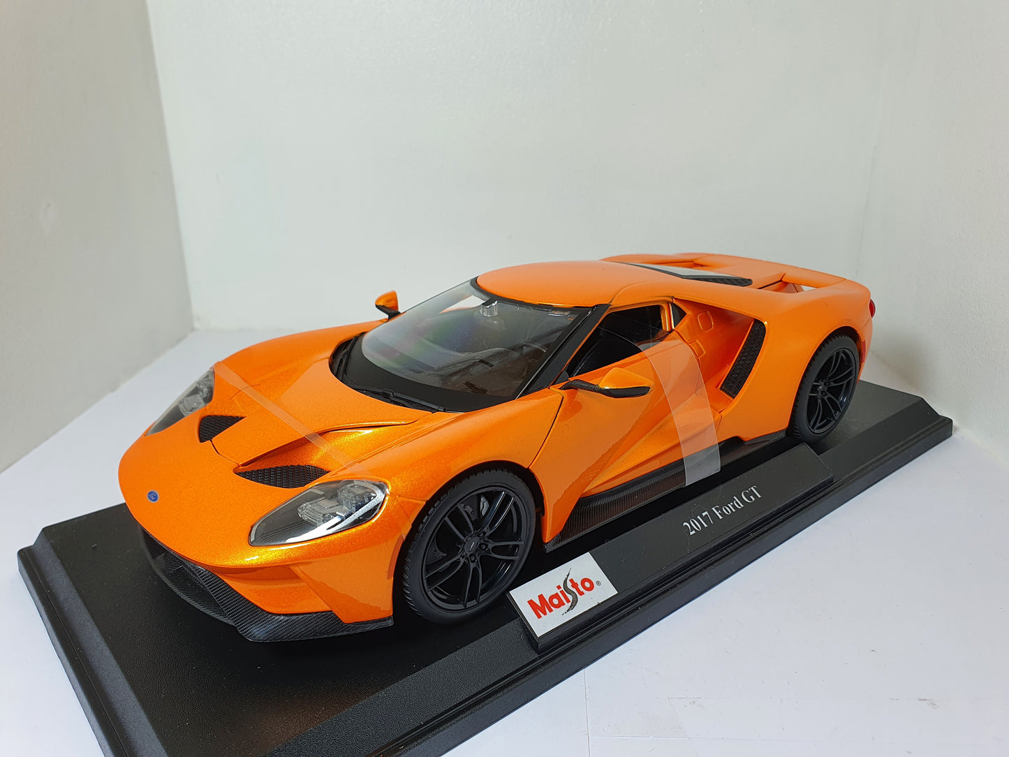 1:18 2017 Ford GT ~ Maisto ~ Metallic Orange