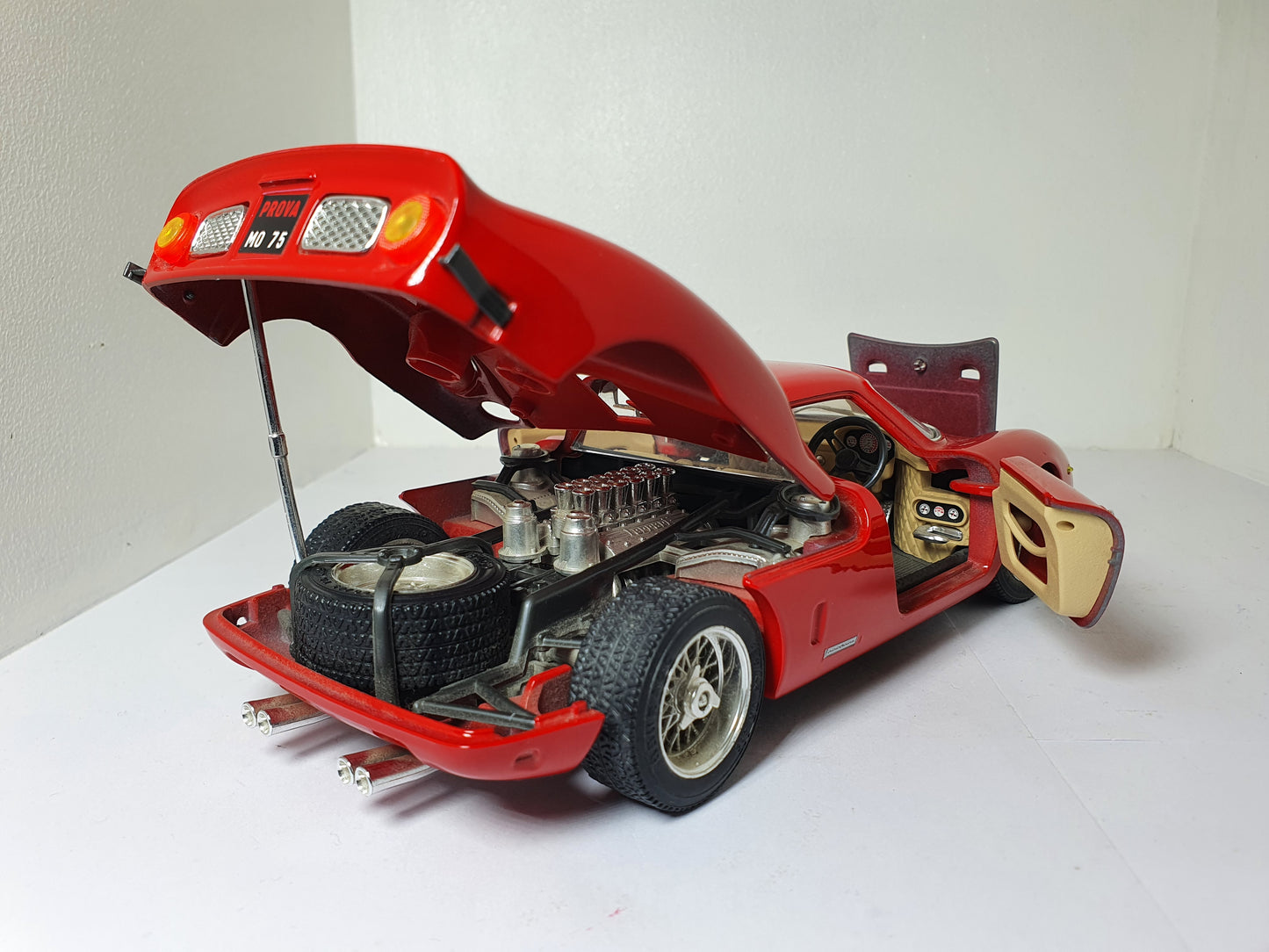 1:18 Ferrari 250 LM ~ Bburago ~ Red