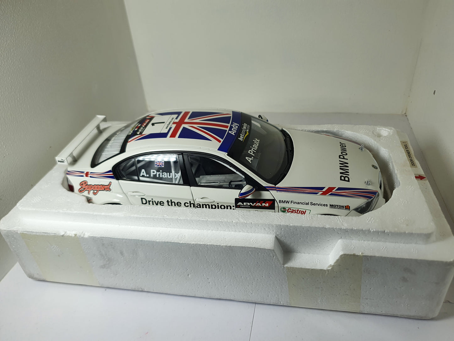 1:18 BMW 320si ~ Kyosho ~ WTCC 2006 Andy Priaulx