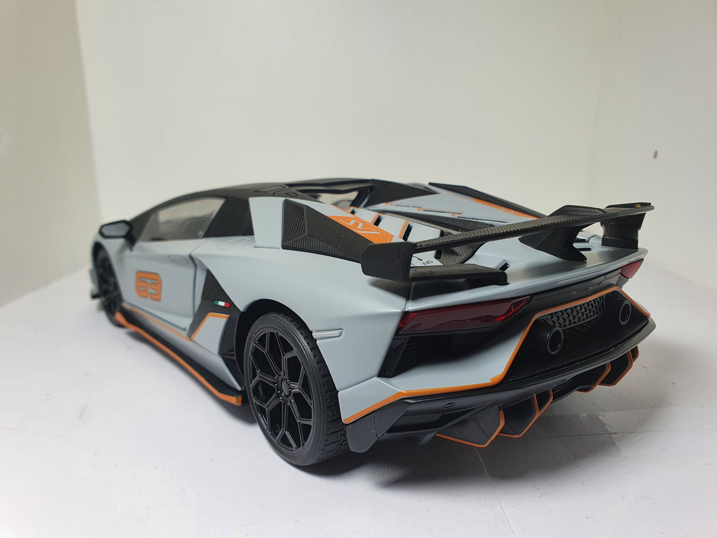 1:18 Lamborghini Aventador SVJ 63 ~ Gray