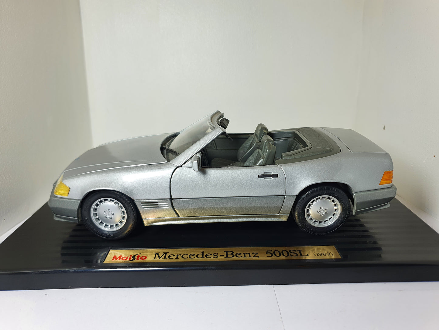 1:18 Mercedes 500SL R129 ~ Maisto ~ Grey