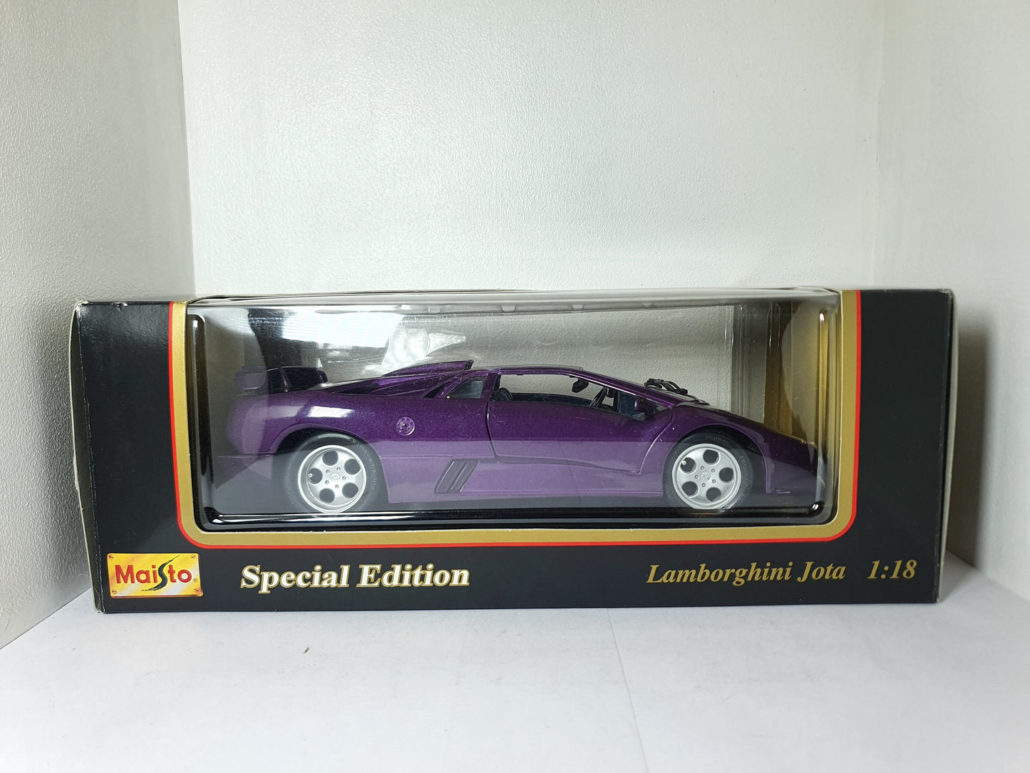 1:18 Lamborghini Diablo SE-30 Jota ~ Maisto ~ Purple