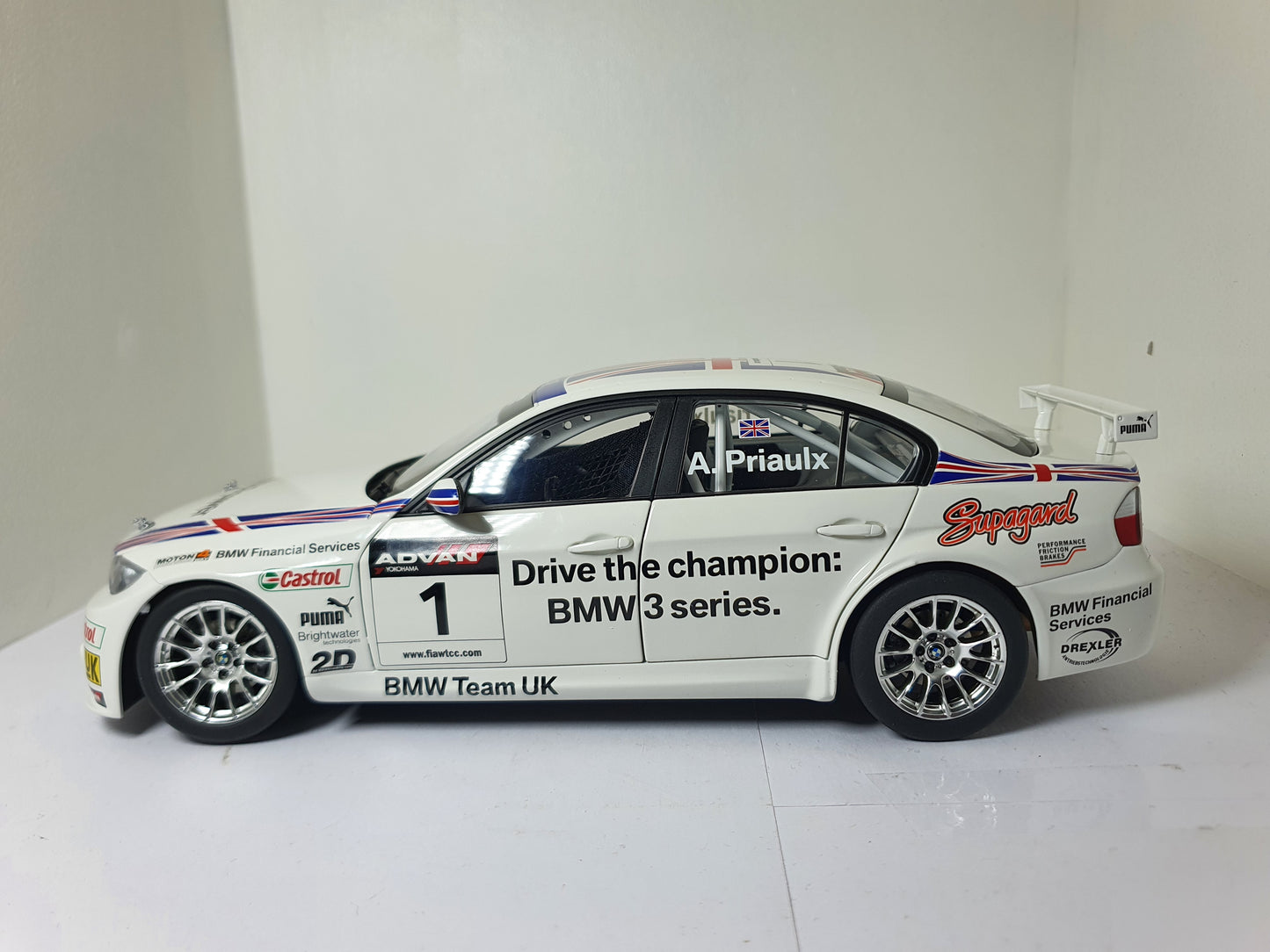 1:18 BMW 320si ~ Kyosho ~ WTCC 2006 Andy Priaulx