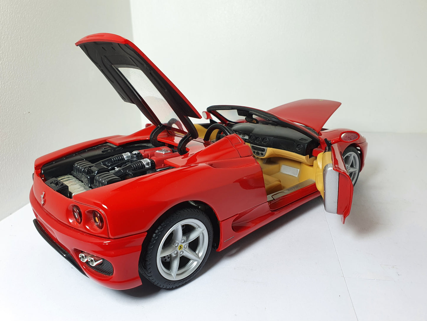 1:18 Ferrari 360 Spider ~ Hotwheels ~ Red