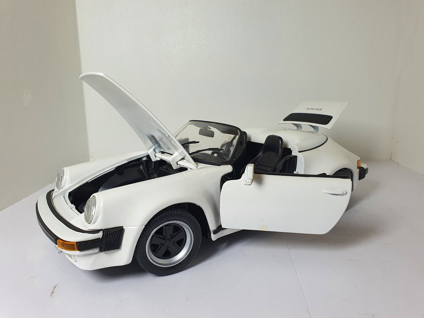 1:18 Porsche 911 Speedster 930 ~ Maisto ~ White