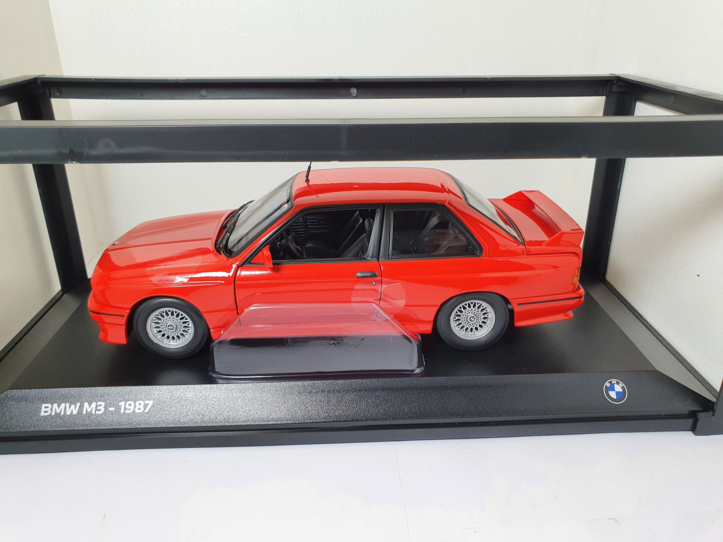 1:18 BMW M3 E30 Dealer Edition ~ Minichamps ~ Red