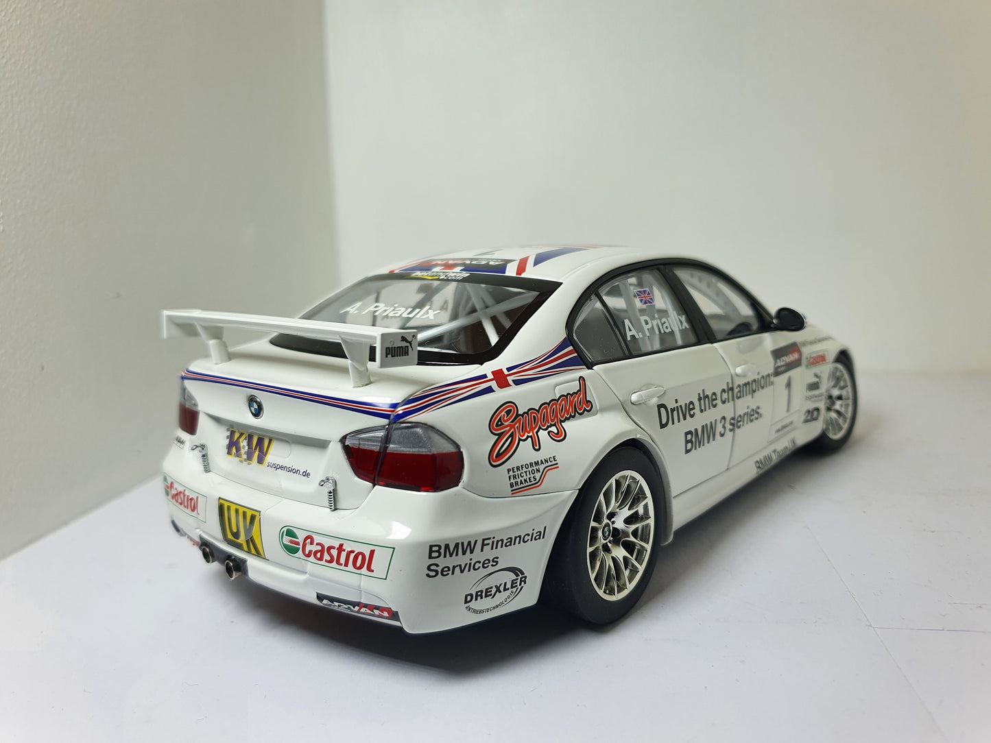 1:18 BMW 320si ~ Kyosho ~ WTCC 2006 Andy Priaulx