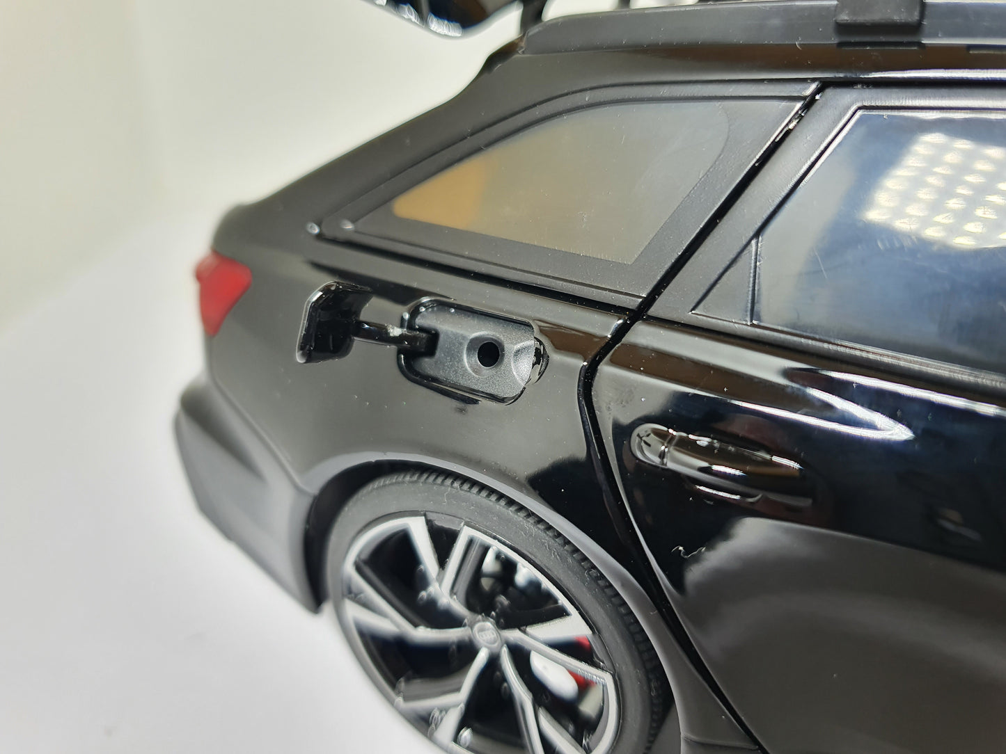 1:18 Audi RS6 Avant C8 ~ Black