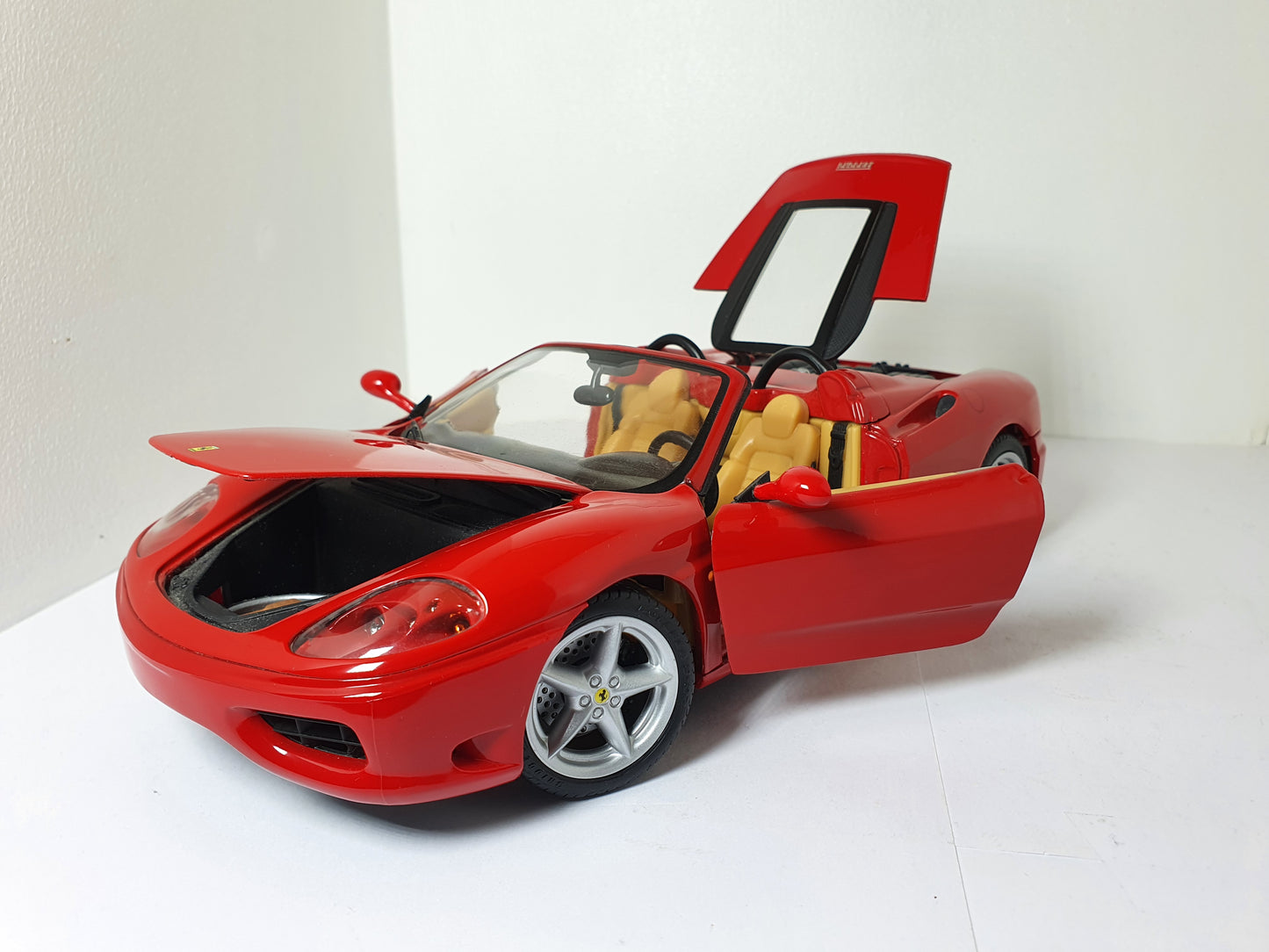 1:18 Ferrari 360 Spider ~ Hotwheels ~ Red