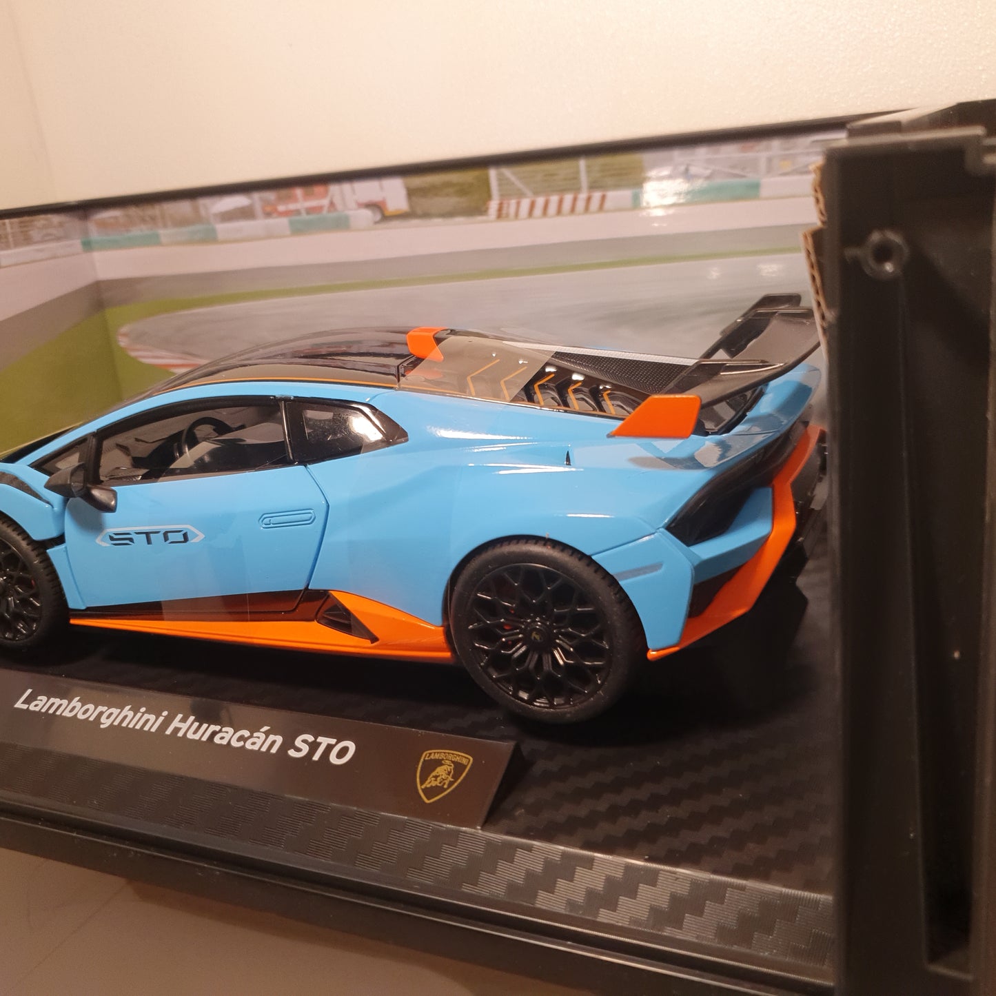 1:18 Lamborghini Huracan STO ~ Rastar ~ Blue