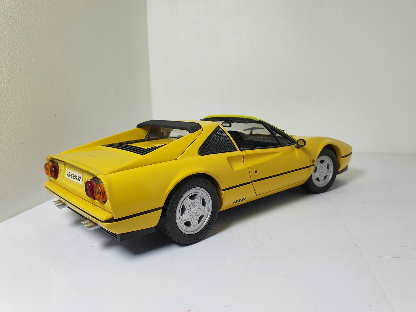 1:18 Ferrari 328 GTS ~ Anson ~ Yellow